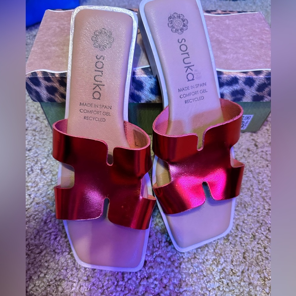 Soruka Daphne hot pink metallic leather sandals